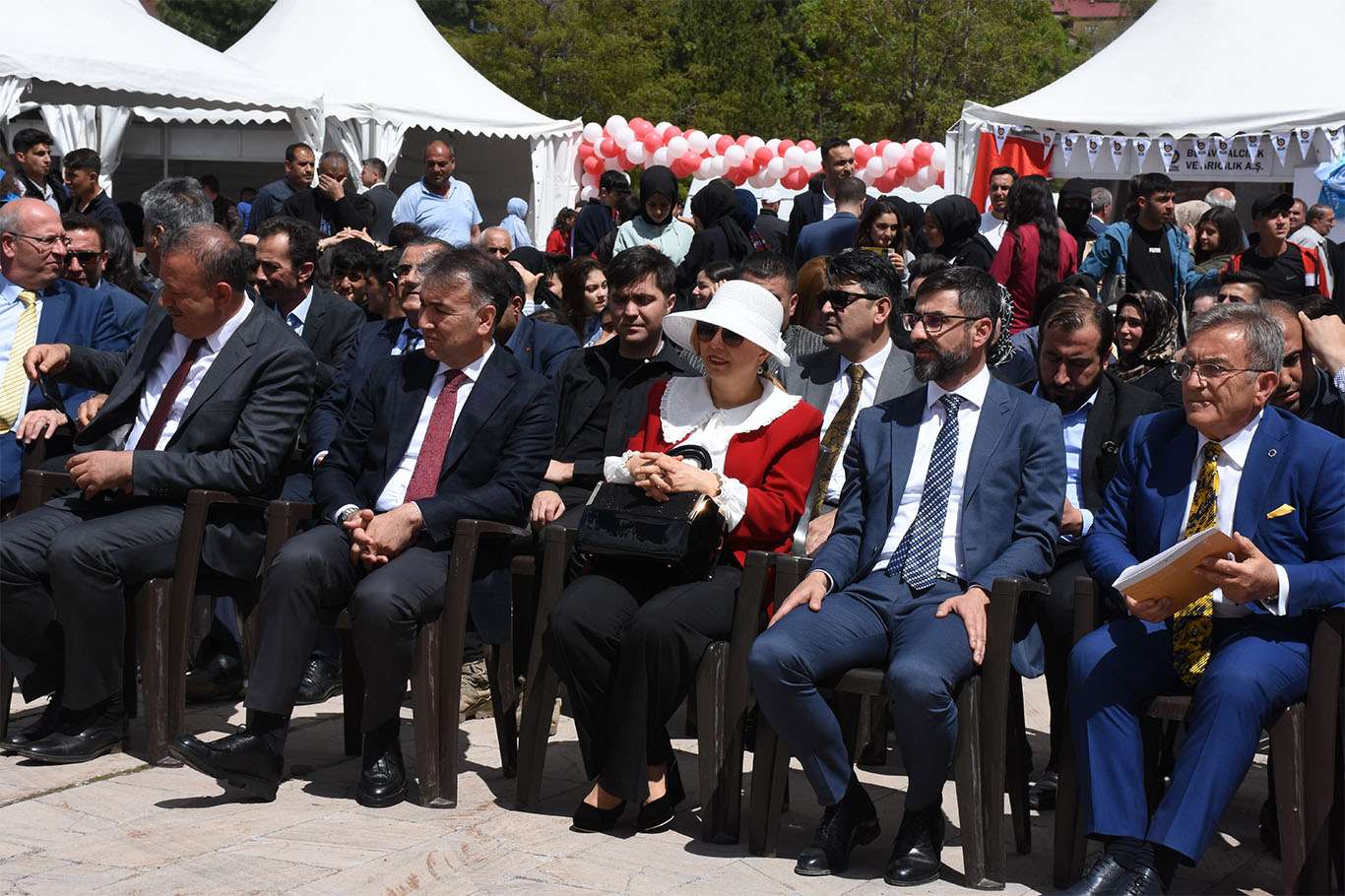 Bitlis’te ilk kez açılan kitap fuarına yoğun katılım